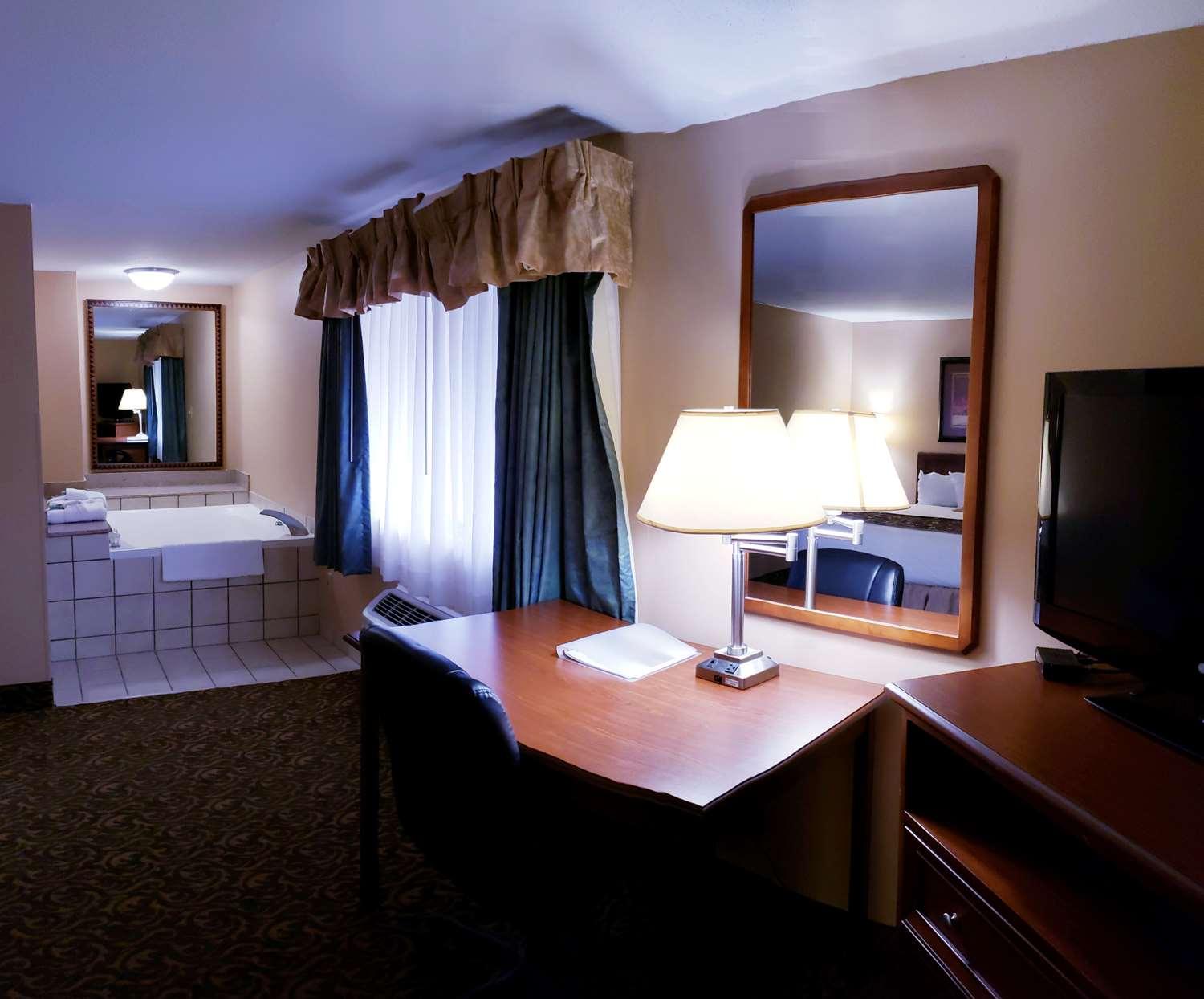 Surestay Plus Hotel By Best Western Black River Falls Extérieur photo