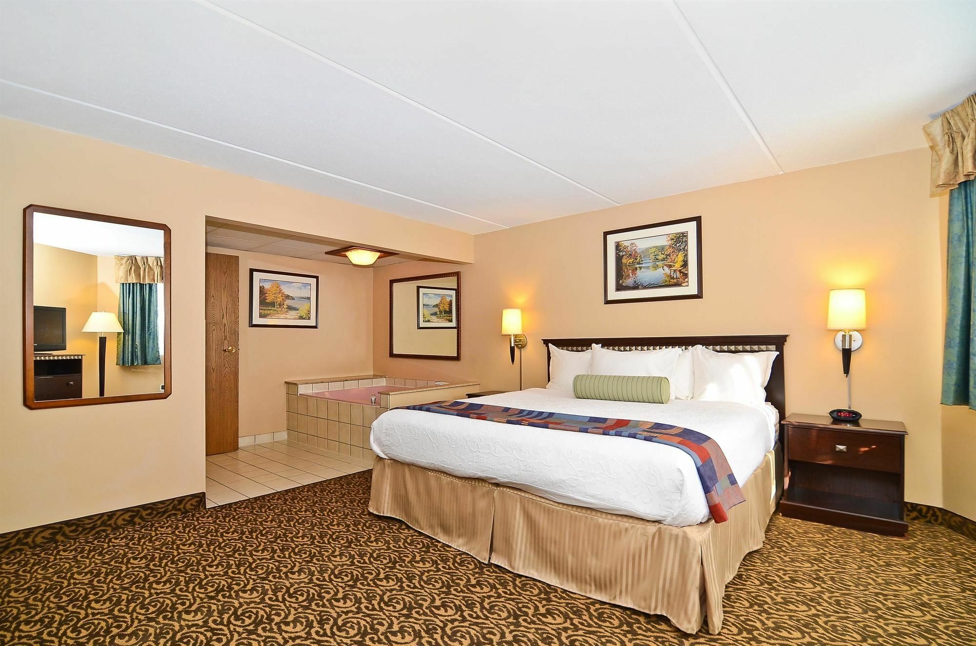 Surestay Plus Hotel By Best Western Black River Falls Extérieur photo